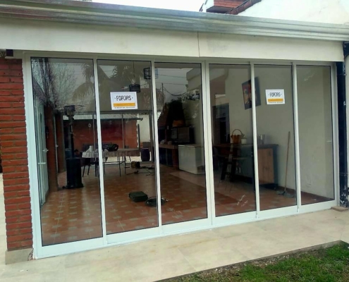 cerramiento aluminio blanco modena vidrio de seguridad quincho