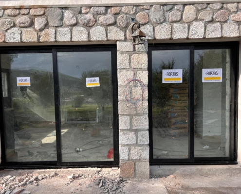 cerramiento aberturas aluminio negro modena vidrio de seguridad quincho